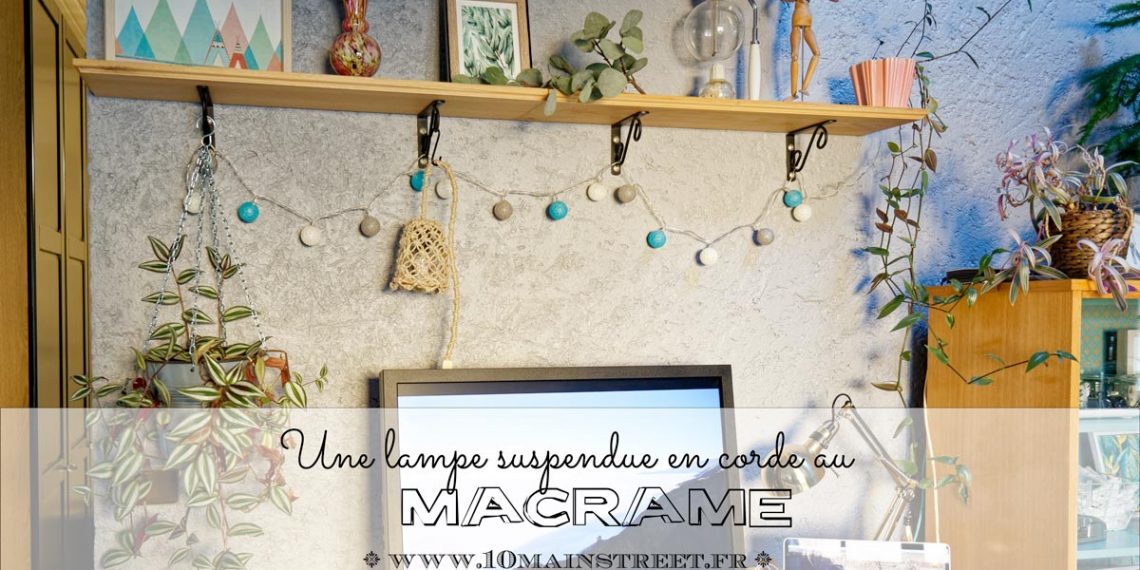 Une lampe suspendue en corde au macramé