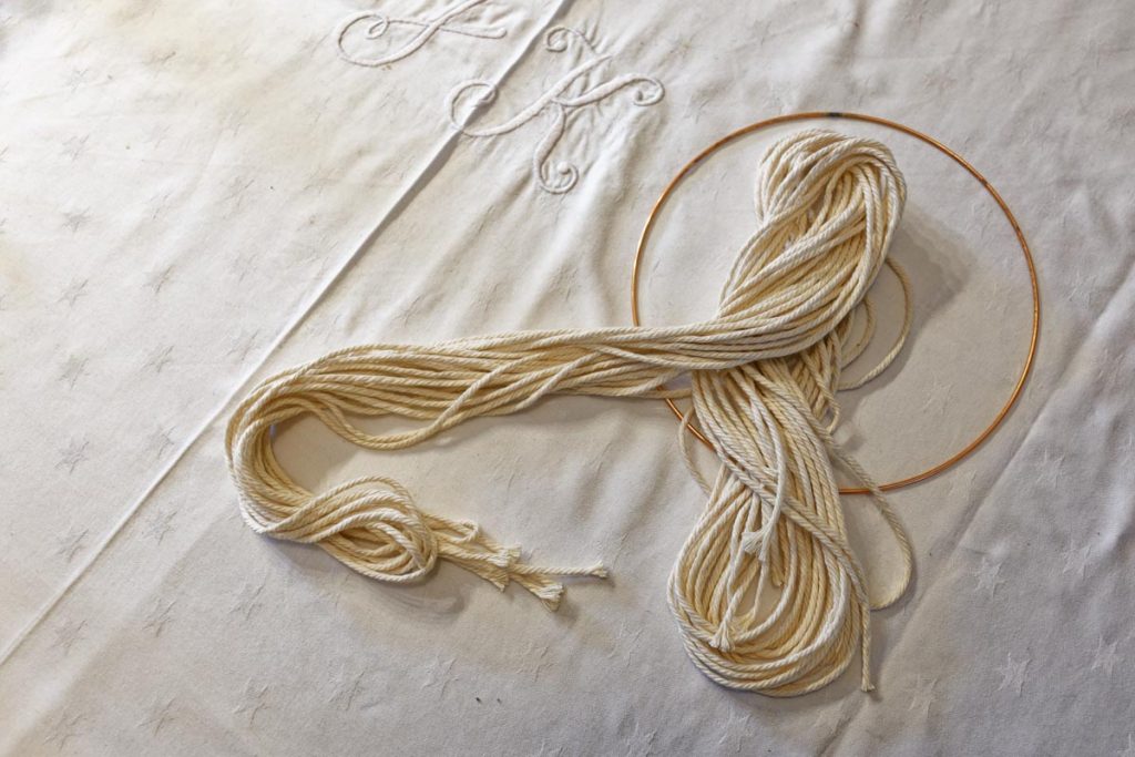 2e suspension réalisée avec un cercle d'abat-jour