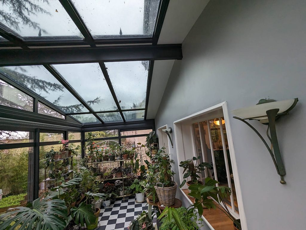 La véranda structurellement achevée