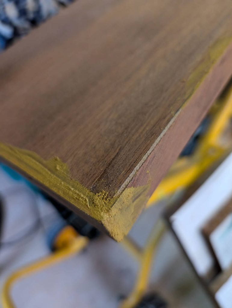 Pâte à bois sur les défauts