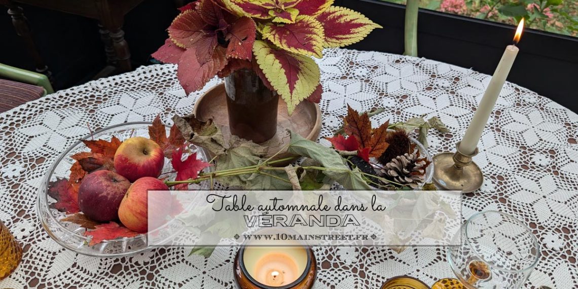 Table automnale dans la véranda
