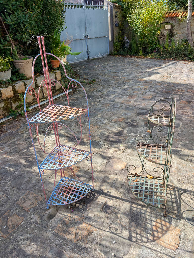 Etagères anciennes en fer forgé